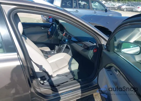 2010 Volvo V70 3.2/3.2 R-Design z USA, uszkodzony, nr VIN YV1982BW4A1127188